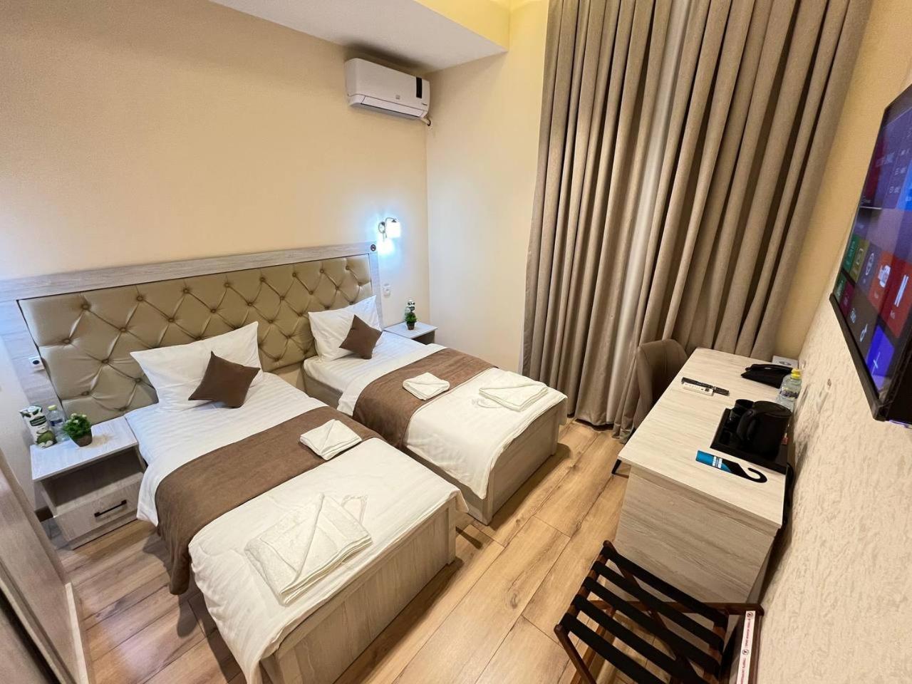Aks Hotel Tashkent Ngoại thất bức ảnh